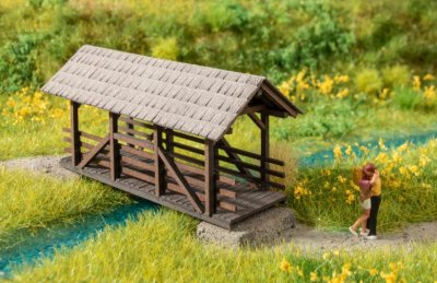 Liten Bro med Tak Laserskuren för skala H0