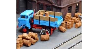 GAMLA ROSTIGA OLJEFAT ca:75st. H0