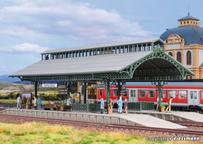 PERRONG MED TAK OCH BELYSNING H0