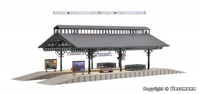 PERRONG MED TAK OCH BELYSNING H0