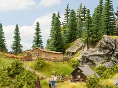 63616 Temasats Alpstuga med Kor, Staket och strömaterial, Skala N